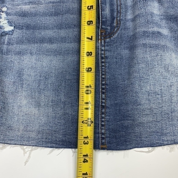 Angel Kiss Floral Patch Raw Hem Mini Skirt Size Large - Picture 3 of 6